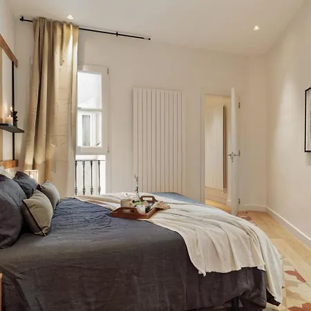 Karakoy - 2 Bedrooms And Balcony In Eixample Dreta דירה